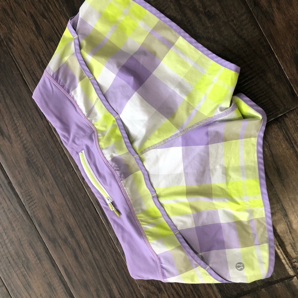 Lululemon shorts 6 - Picture 2 of 4